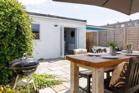 Charming Bolthole 400M To Beach Earnley Exterior photo